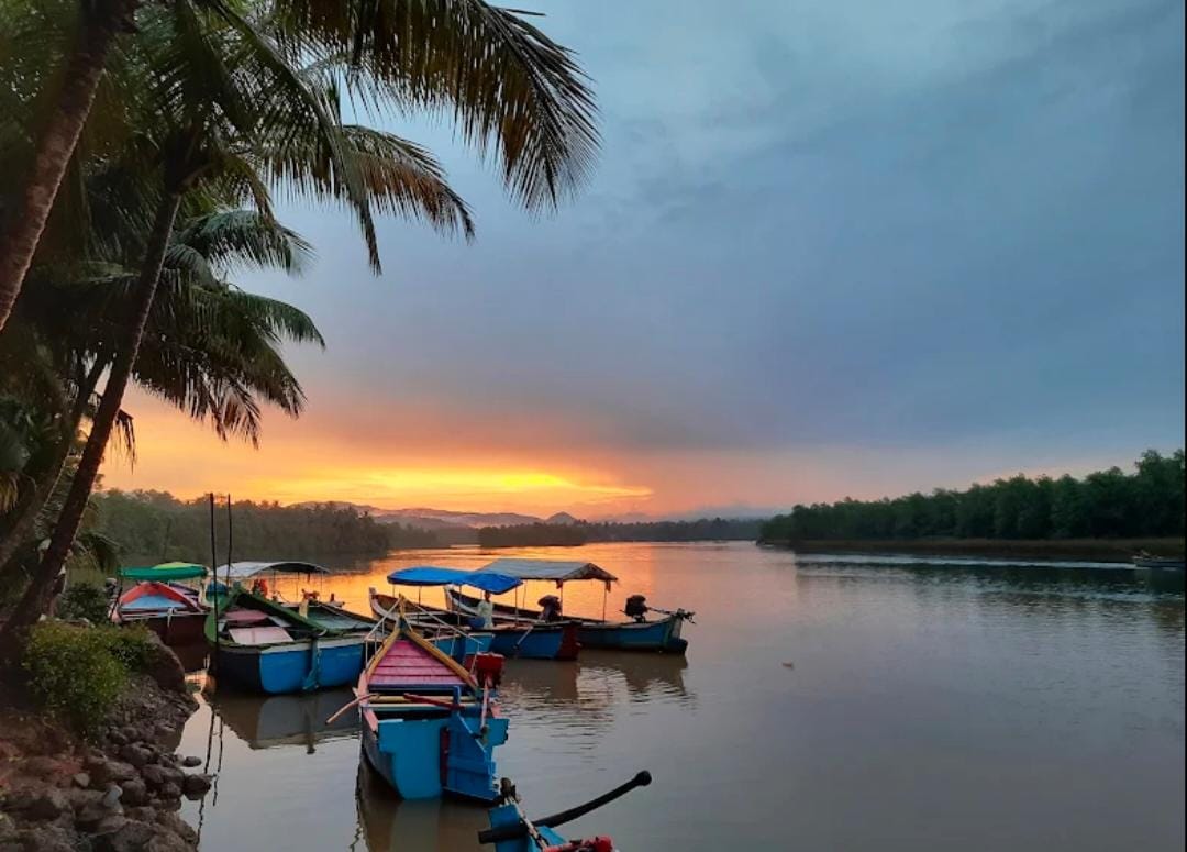 Sunset backwater boating in Honnavar near Gokarna