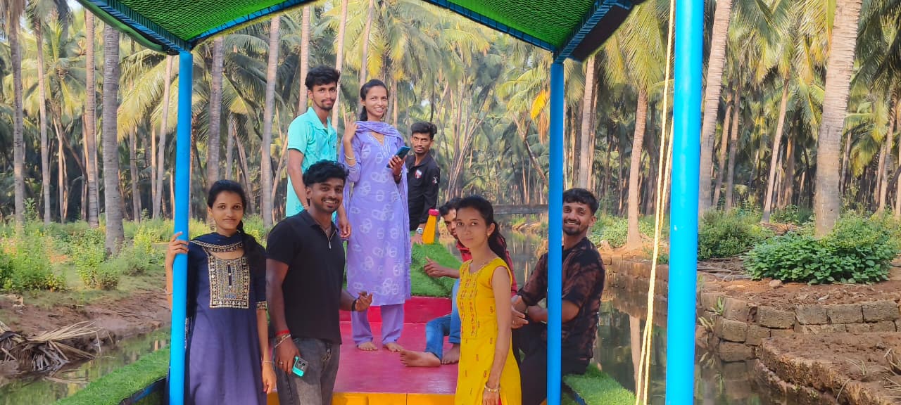 Family boat ride experience in Honnavar near Gokarna
