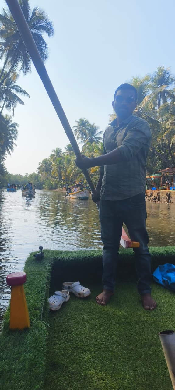 Expert boat navigator Sunil Ankolekar Honnavar near Gokarna